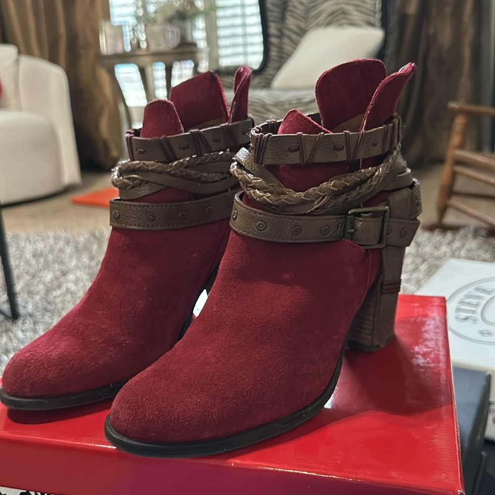 Naughty Monkey red bootie